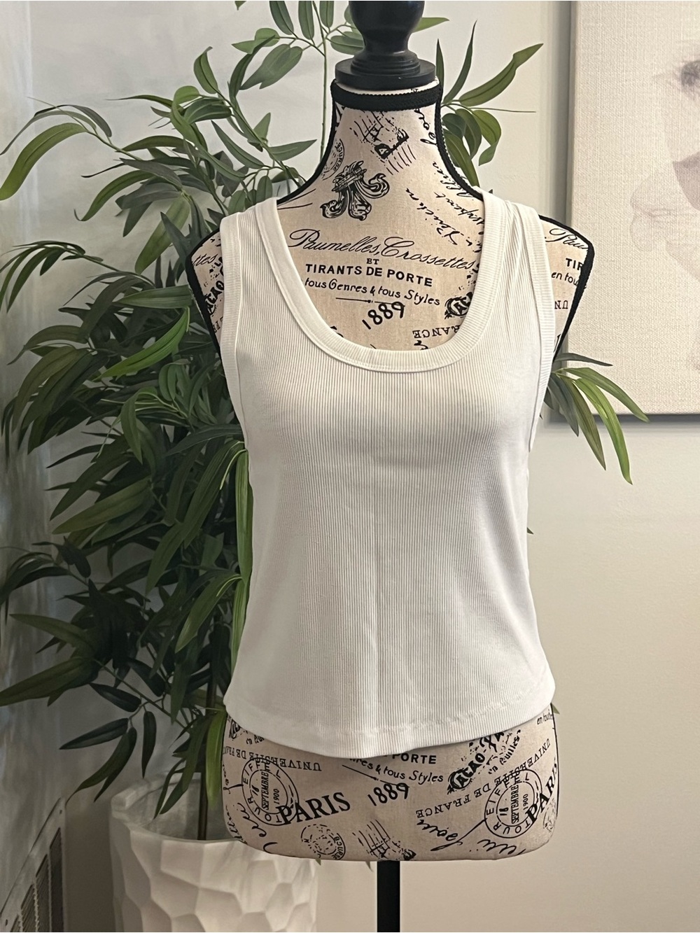 Universal Thread White Ribbed Tank Top